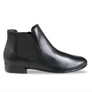 New MUNRO Cate black leather Chelsea Bootie 8.5 N narrow comfortable